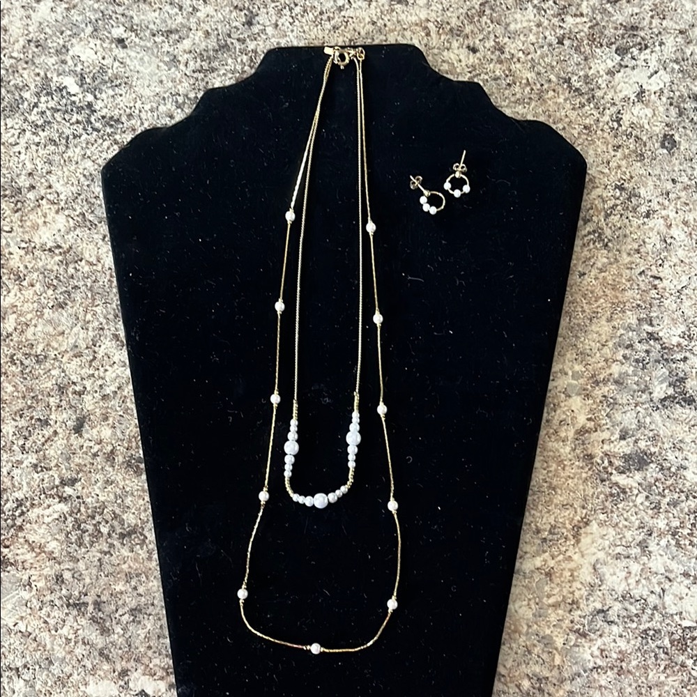 Elegant Gold and White Pearl Necklace Set